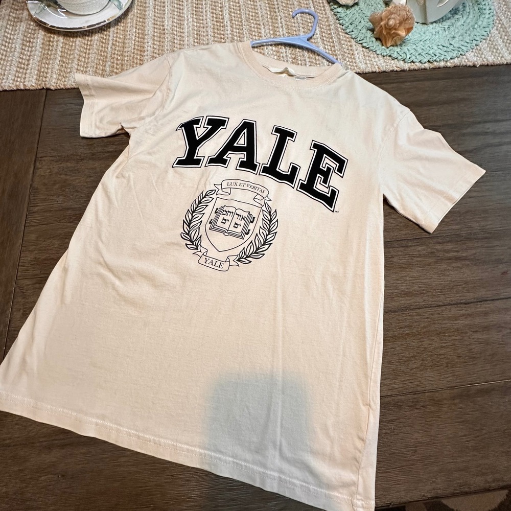 H&M Yale University Graphic T-Shirt College Logo Beige Tee XS Adult
